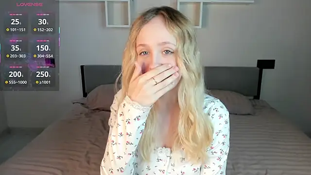 Snapshot of Julliakoill chatting on October 2025 06:50:02 AM Julliakoill online show from October 2025 06:50:02 AM