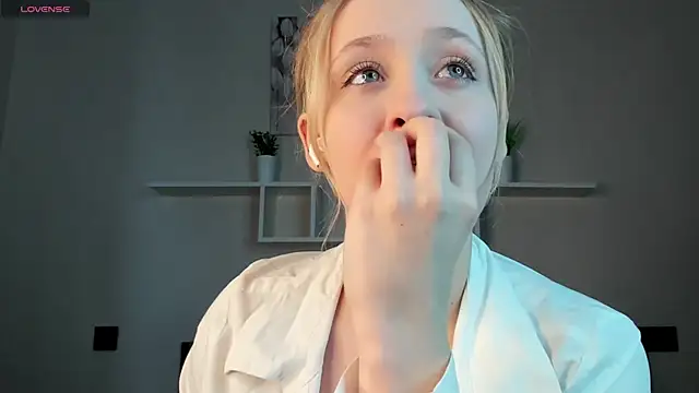 Snapshot of Julliakoill chatting on November 2025 07:41:02 AM Julliakoill online show from November 2025 07:41:02 AM