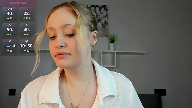 Snapshot of Julliakoill chatting on November 2025 08:25:02 AM Julliakoill online show from November 2025 08:25:02 AM