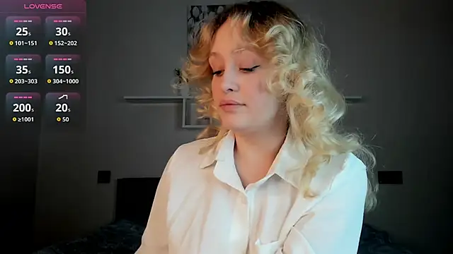 Snapshot of Julliakoill chatting on November 2025 06:24:02 AM Julliakoill online show from November 2025 06:24:02 AM