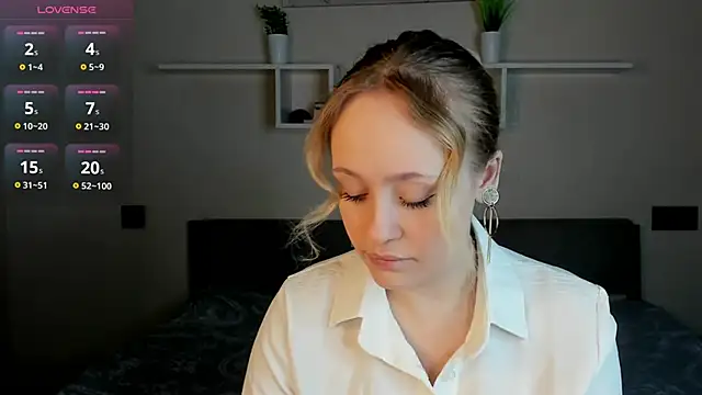 Snapshot of Julliakoill chatting on November 2025 07:33:02 AM Julliakoill online show from November 2025 07:33:02 AM