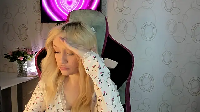 Snapshot of Julliakoill chatting on February 2026 11:06:02 AM Julliakoill online show from February 2026 11:06:02 AM