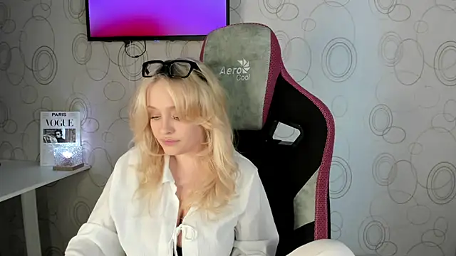 Snapshot of Julliakoill chatting on March 2026 09:26:02 AM Julliakoill online show from March 2026 09:26:02 AM