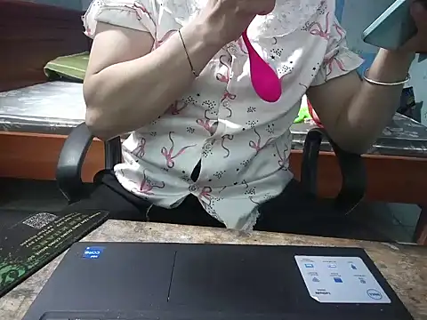 Snapshot of Xue_weng chatting on May 2026 12:32:01 PM Xue weng online show from May 2026 12:32:01 PM