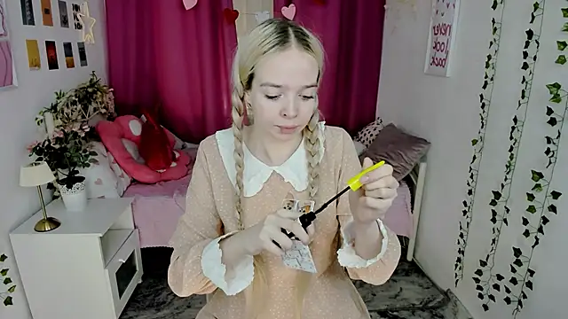 BellaMontgomery online show from May 2026 06:38:01 PM