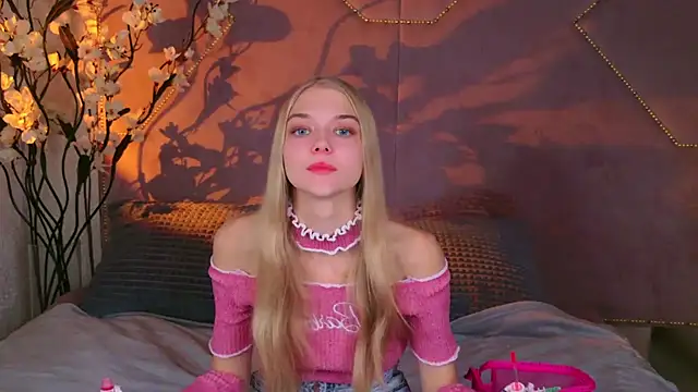 Snapshot of 4example_Chloe chatting on September 2025 10:53:02 AM 4example Chloe online show from September 2025 10:53:02 AM