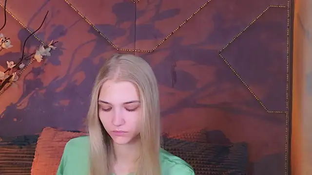 Snapshot of 4example_Chloe chatting on October 2025 10:35:02 AM 4example Chloe online show from October 2025 10:35:02 AM