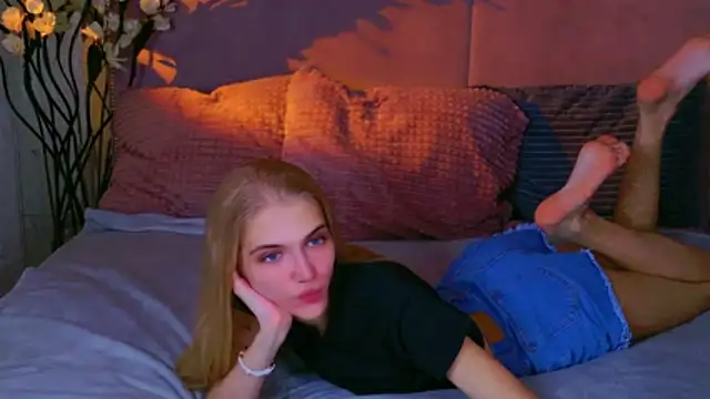 Snapshot of 4example_Chloe chatting on October 2025 10:48:01 AM 4example Chloe online show from October 2025 10:48:01 AM