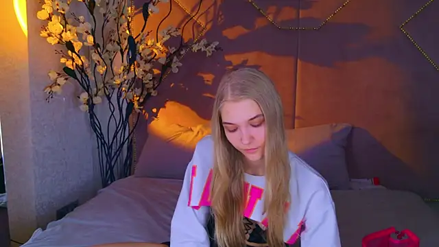 Snapshot of 4example_Chloe chatting on November 2025 10:48:01 AM 4example Chloe online show from November 2025 10:48:01 AM