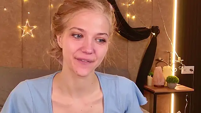4example Chloe online show from April 2026 05:30:01 AM