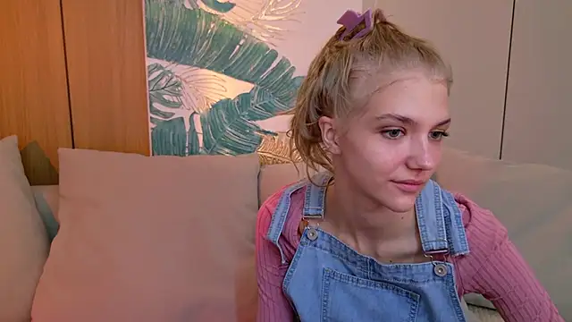 4example Chloe online show from April 2026 05:32:01 AM