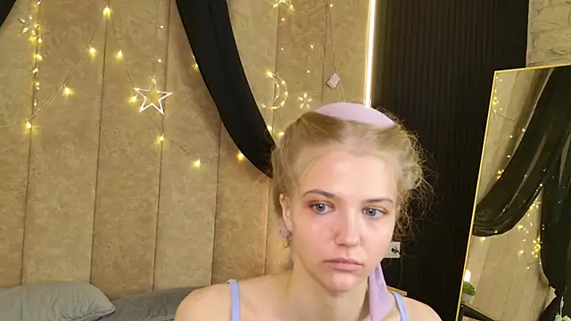 4example Chloe online show from May 2026 05:02:01 AM