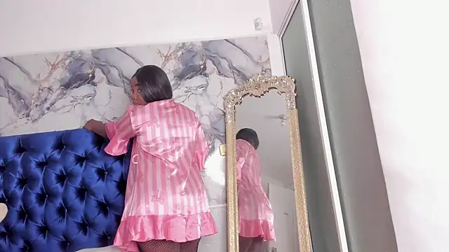 TANISHA HILL online show from December 2025 12:18:01 AM