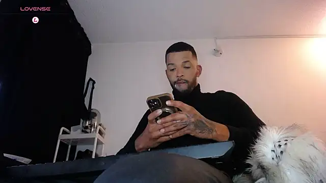 Snapshot of LickMyInk chatting on December 2025 04:29:01 AM LickMyInk online show from December 2025 04:29:01 AM