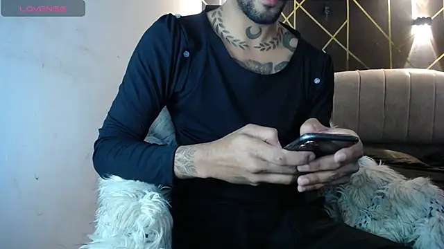 Snapshot of LickMyInk chatting on January 2026 05:43:01 AM LickMyInk online show from January 2026 05:43:01 AM