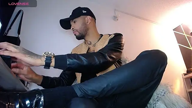 Snapshot of LickMyInk chatting on January 2026 09:25:01 AM LickMyInk online show from January 2026 09:25:01 AM