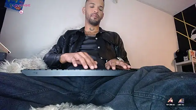 Snapshot of LickMyInk chatting on February 2026 02:59:01 AM LickMyInk online show from February 2026 02:59:01 AM