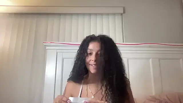 Snapshot of sweetnjuicyyy chatting on October 2025 04:11:01 AM sweetnjuicyyy online show from October 2025 04:11:01 AM