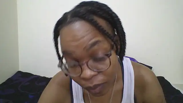 Miss-Hennessy online show from September 2025 05:01:01 PM