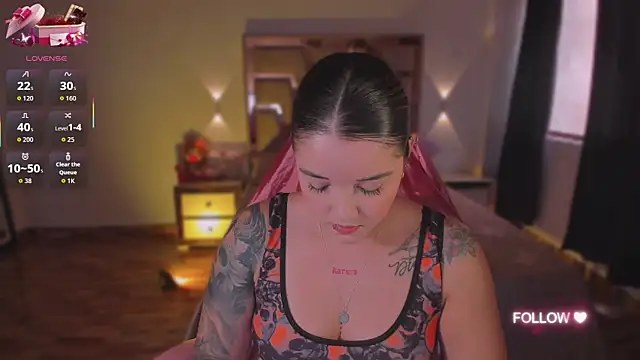 lunaarose online show from October 2025 03:35:01 PM