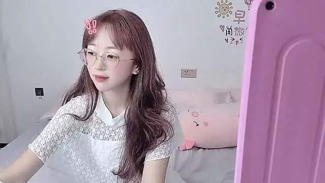 nini a online show from October 2025 05:50:02 AM