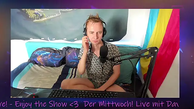 Snapshot of DaveLindau chatting on October 2025 11:10:01 AM DaveLindau online show from October 2025 11:10:01 AM