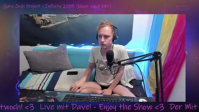 Snapshot of DaveLindau chatting on October 2025 05:24:02 PM DaveLindau online show from October 2025 05:24:02 PM