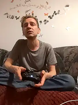 Snapshot of DaveLindau chatting on November 2025 12:42:01 AM DaveLindau online show from November 2025 12:42:01 AM