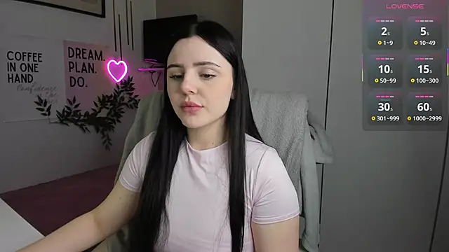 LiaWoow online show from November 2025 07:46:02 AM