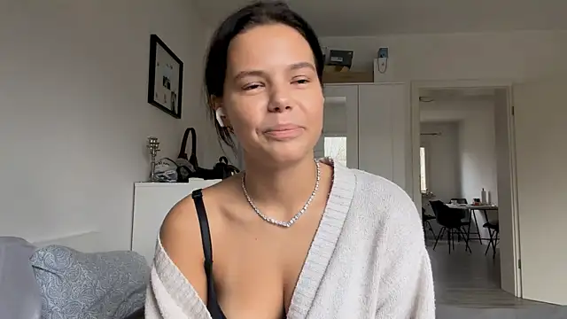 MaydaCornwall online show from December 2025 08:00:02 AM