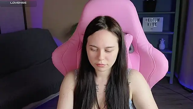 Snapshot of Alice_Moondark chatting on October 2025 08:50:02 PM Alice Moondark online show from October 2025 08:50:02 PM