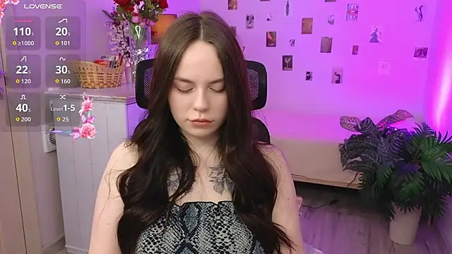 Snapshot of Alice_Moondark chatting on February 2026 07:19:02 PM Alice Moondark online show from February 2026 07:19:02 PM