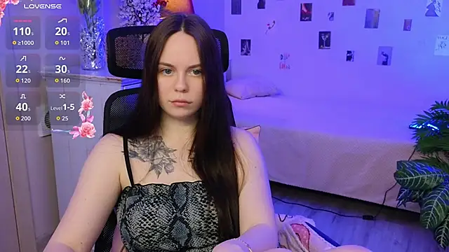 Snapshot of Alice_Moondark chatting on February 2026 08:24:02 PM Alice Moondark online show from February 2026 08:24:02 PM