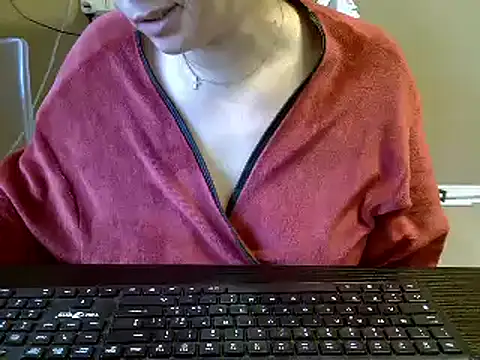 Snapshot of ITALIANASISIXX chatting on October 2025 07:08:02 AM ITALIANASISIXX online show from October 2025 07:08:02 AM