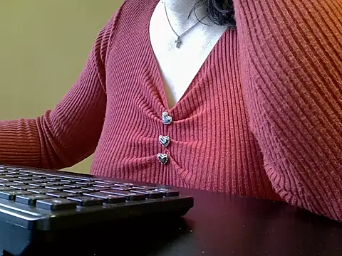 Snapshot of ITALIANASISIXX chatting on October 2025 08:05:02 AM ITALIANASISIXX online show from October 2025 08:05:02 AM