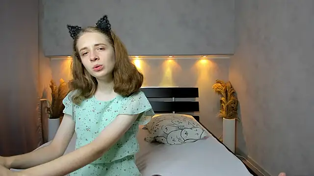 Snapshot of Camilla_Kelly chatting on September 2025 12:14:01 AM Camilla Kelly online show from September 2025 12:14:01 AM