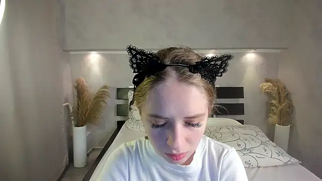 Snapshot of Camilla_Kelly chatting on October 2025 01:05:02 AM Camilla Kelly online show from October 2025 01:05:02 AM