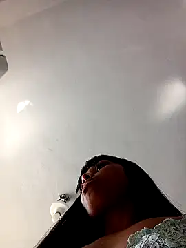 indiazinhabella27 online show from December 2025 05:18:02 PM