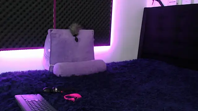 karlamoon23 online show from November 2025 08:56:01 PM