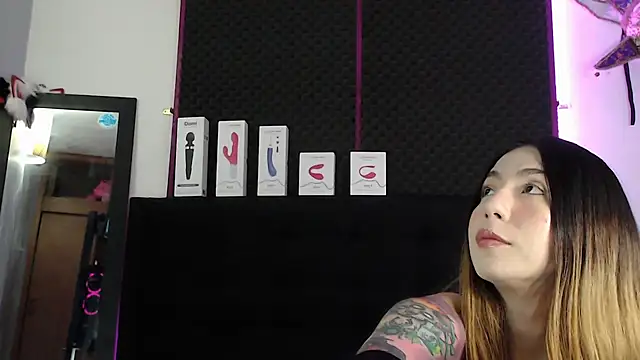 karlamoon23 online show from December 2025 09:19:02 PM