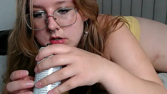 Snapshot of AgnesRoseCams chatting on October 2025 08:33:01 AM AgnesRoseCams online show from October 2025 08:33:01 AM