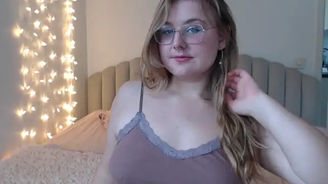Snapshot of AgnesRoseCams chatting on July 2026 03:58:02 PM AgnesRoseCams online show from July 2026 03:58:02 PM