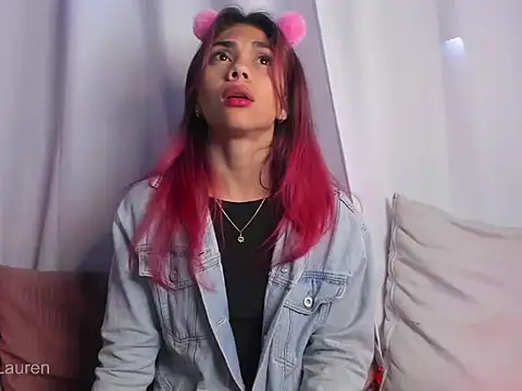 Laurenn 2 online show from October 2025 05:03:02 PM