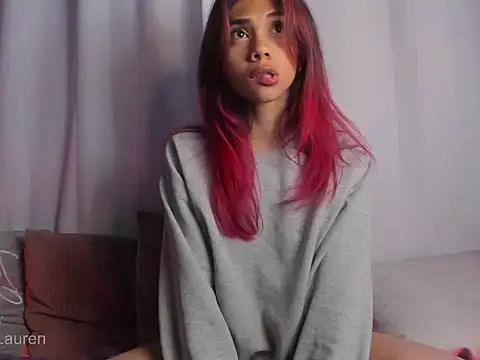 Laurenn 2 online show from October 2025 05:07:02 AM