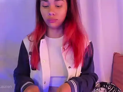 Laurenn 2 online show from November 2025 05:20:01 PM