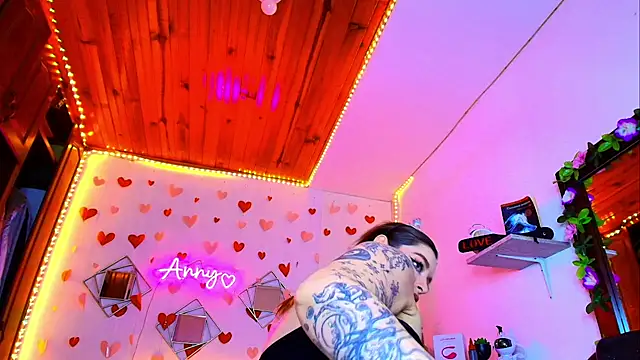 Anny Hurtado online show from September 2025 07:20:02 AM