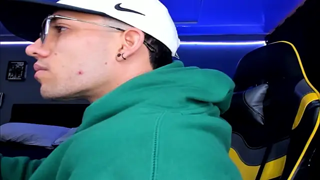 alexgiraldo   online show from October 2025 12:26:02 PM