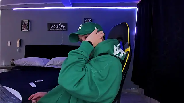 alexgiraldo   online show from October 2025 12:49:02 PM