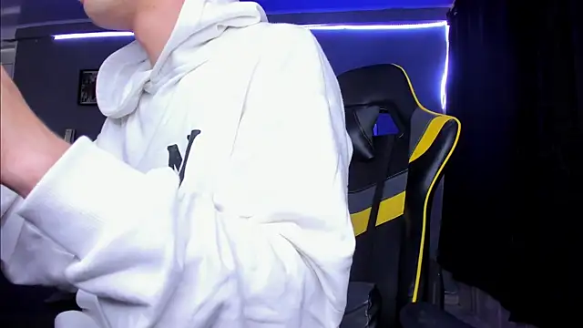 alexgiraldo   online show from November 2025 12:37:02 PM