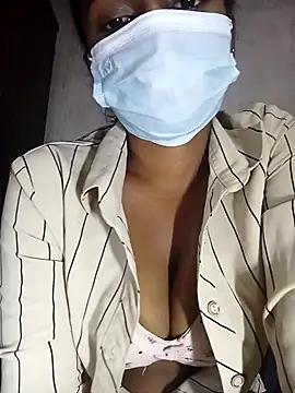 Snapshot of MickMicky chatting on October 2025 01:00:02 AM MickMicky online show from October 2025 01:00:02 AM